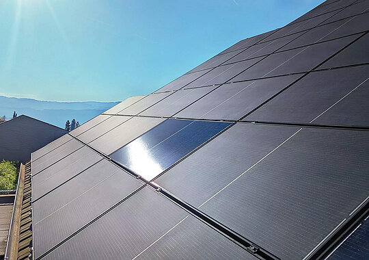 Foliertes PV-Dach Schweiz